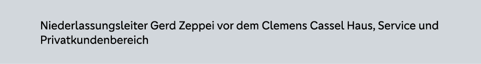 Niederlassungsleiter Gerd Zeppei vor dem Clemens Cassel Haus, Service und Privatkundenbereich