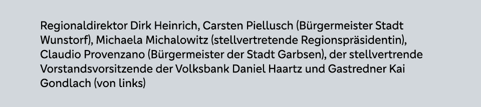 Regionaldirektor Dirk Heinrich, Carsten Piellusch (B rgermeister Stadt Wunstorf), Michaela Michalowitz (stellvertrete...