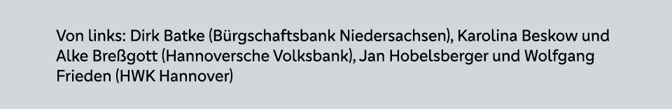 Von links: Dirk Batke (B rgschaftsbank Niedersachsen), Karolina Beskow und Alke Bre gott (Hannoversche Volksbank), Ja...